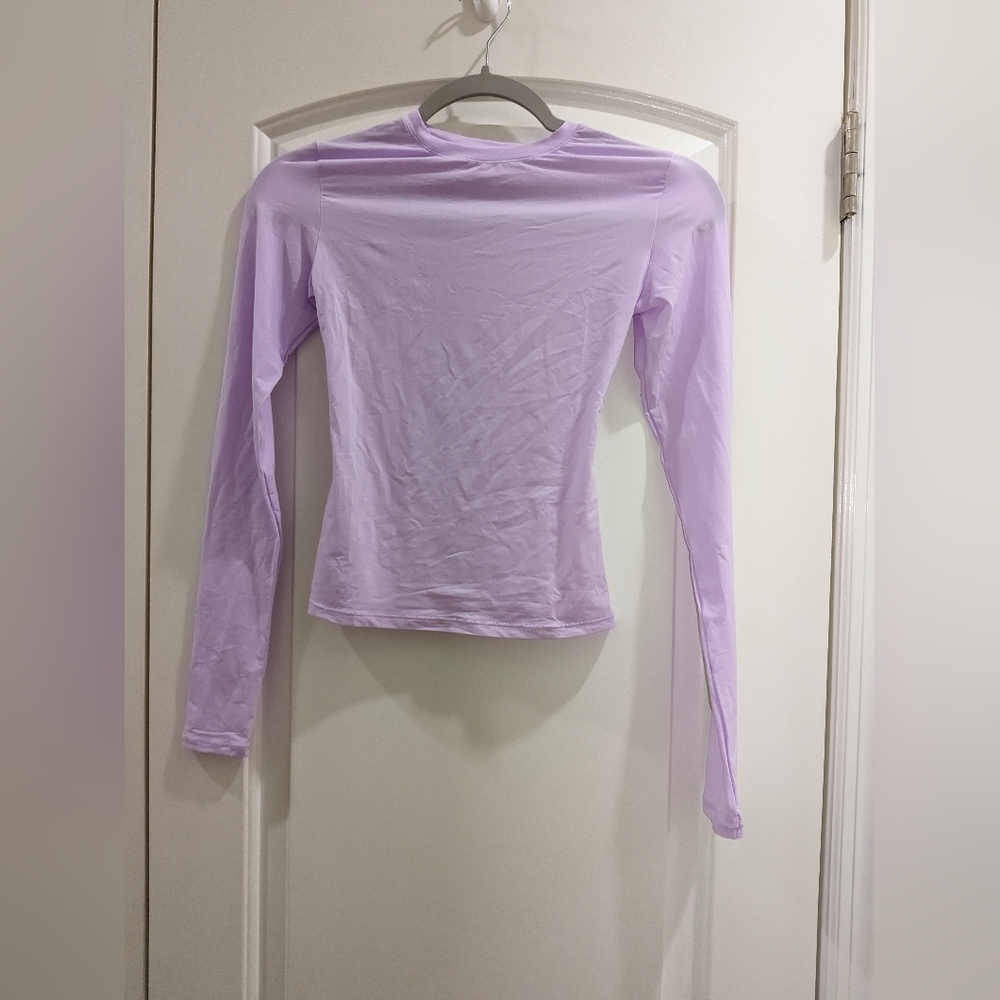 NWT SKIMS FITS EVERYBODY LONG SLEEVE TSHIRT IN SUGAR PLUM - Picture 3 of 4